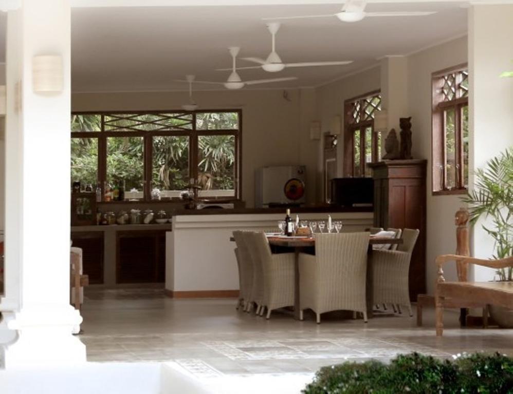 Villa Varuna Legian Habitación foto